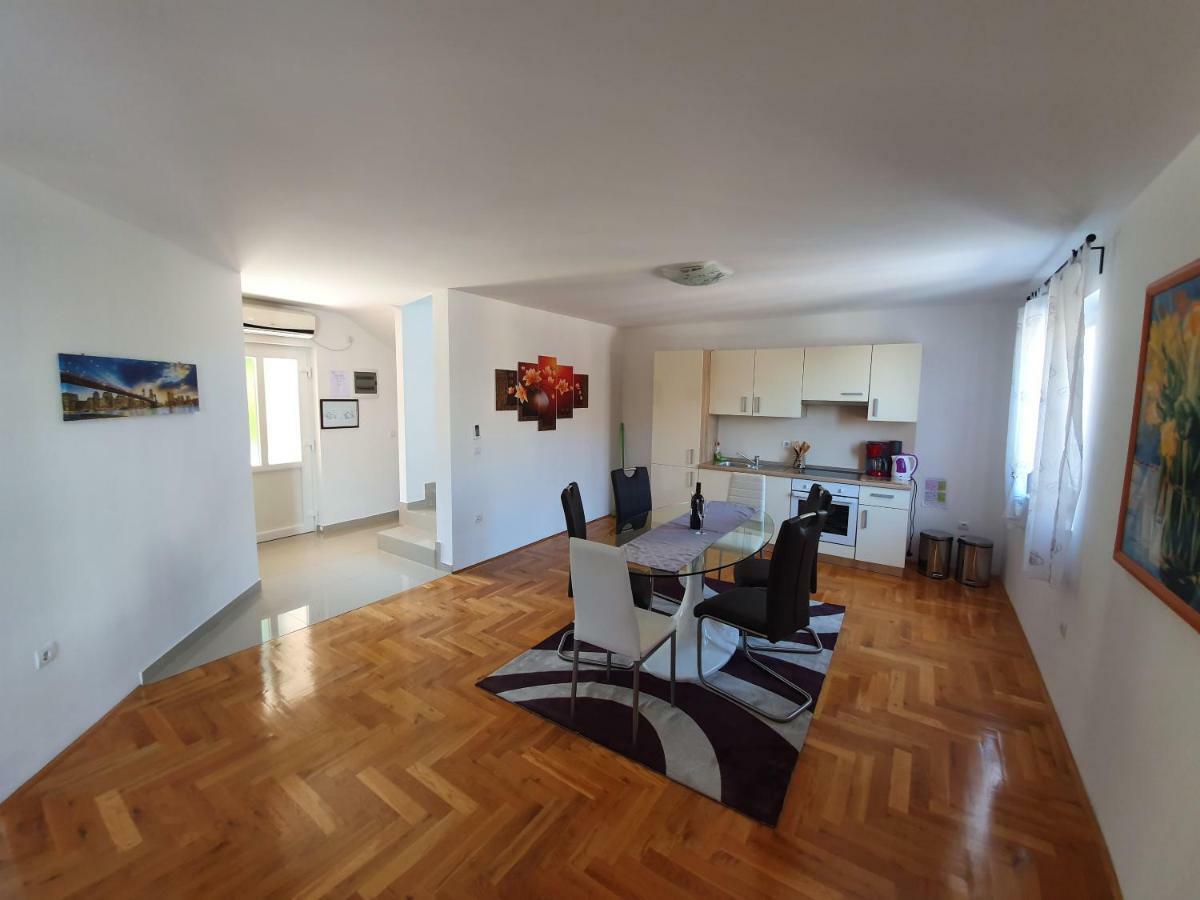 Apartman Dubravka 1 Ловран Екстериор снимка